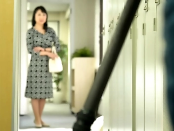 Mature Jap Wife Akiko Seduces the Camera - Exclusive First Shoot!