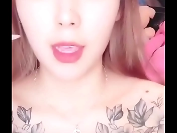 Tattooed Beauty Shake It: Alluring MILF with Sexy Ink Moves It for Your Pleasure