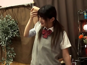 Rejected by a Female Therapist Pleasantly Surprised by a Male Expert: My First Beauty Salon Experience