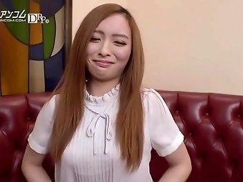 JAV Enchantress Kanna Sakino s Nasty surprise! Watch her pee in discretion