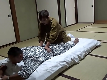 JAV Porn: Luscious Waitress Gets Down and Dirty with Futon at Hot Spring Inn