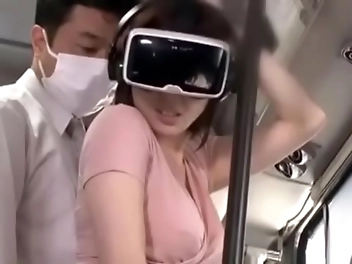 JAV Idol Haruno Aki landing a hot fuck on a public vehicle with the latest VR gadget