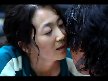 JAV Hottie Enchants with Squid Game Sex Scene: Luscious Body and Alluring Moves Too Good to Resist!