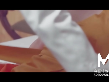 Slutty MILF and Her Luscious Daughter Go Wild on Camera- ZHONG Wan Bing s MD-0140-3