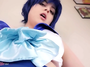 Tressa szexi luscious és elbűvölő feleszasztható harcművész akiből Sailor Mercury lesz