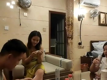 Sexy and Fashionable Young Chinese Beauty Unleashes Her Charms on Camera!