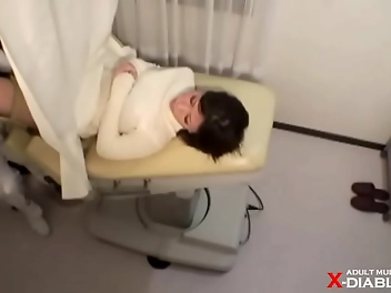 JAV Dochara Gynecologist Examines 20-Year-Old Virgin's Tight Internal Passage