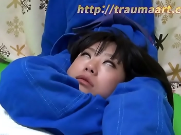 Sultry Chinese Diva Dominates in Jiu-Jitsu Showdown - Free2