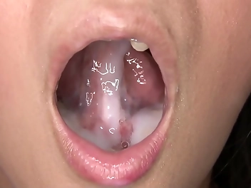 JAV Babe Rumi Kanzaki Gives You a Mind-Blowing Cumshot!